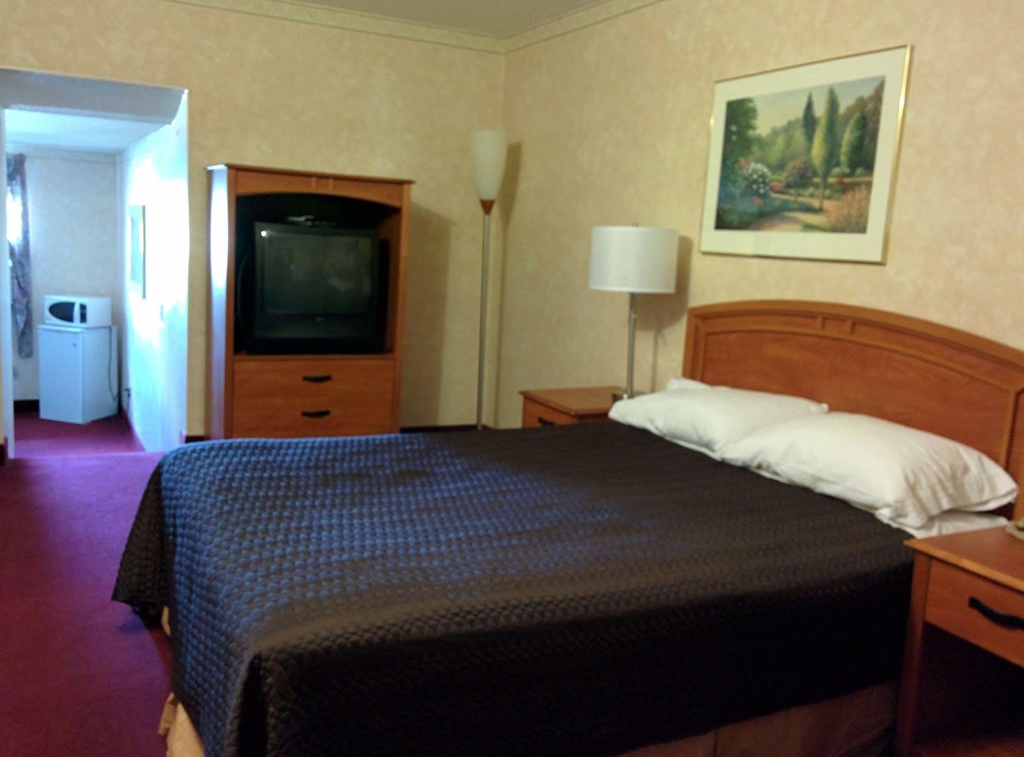Royal Inn And Suites At Гуэлф Экстерьер фото