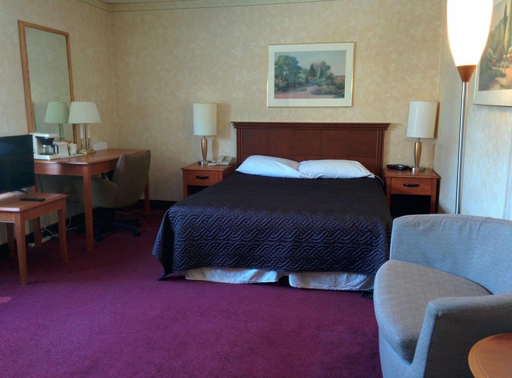 Royal Inn And Suites At Гуэлф Экстерьер фото